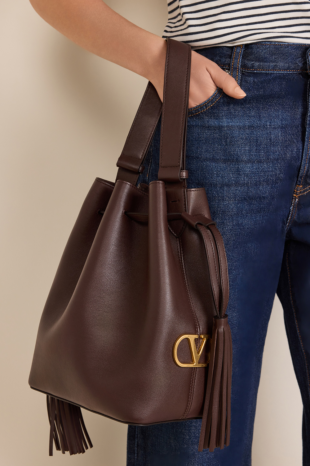 תמונת כל הלוק של תיק באקט